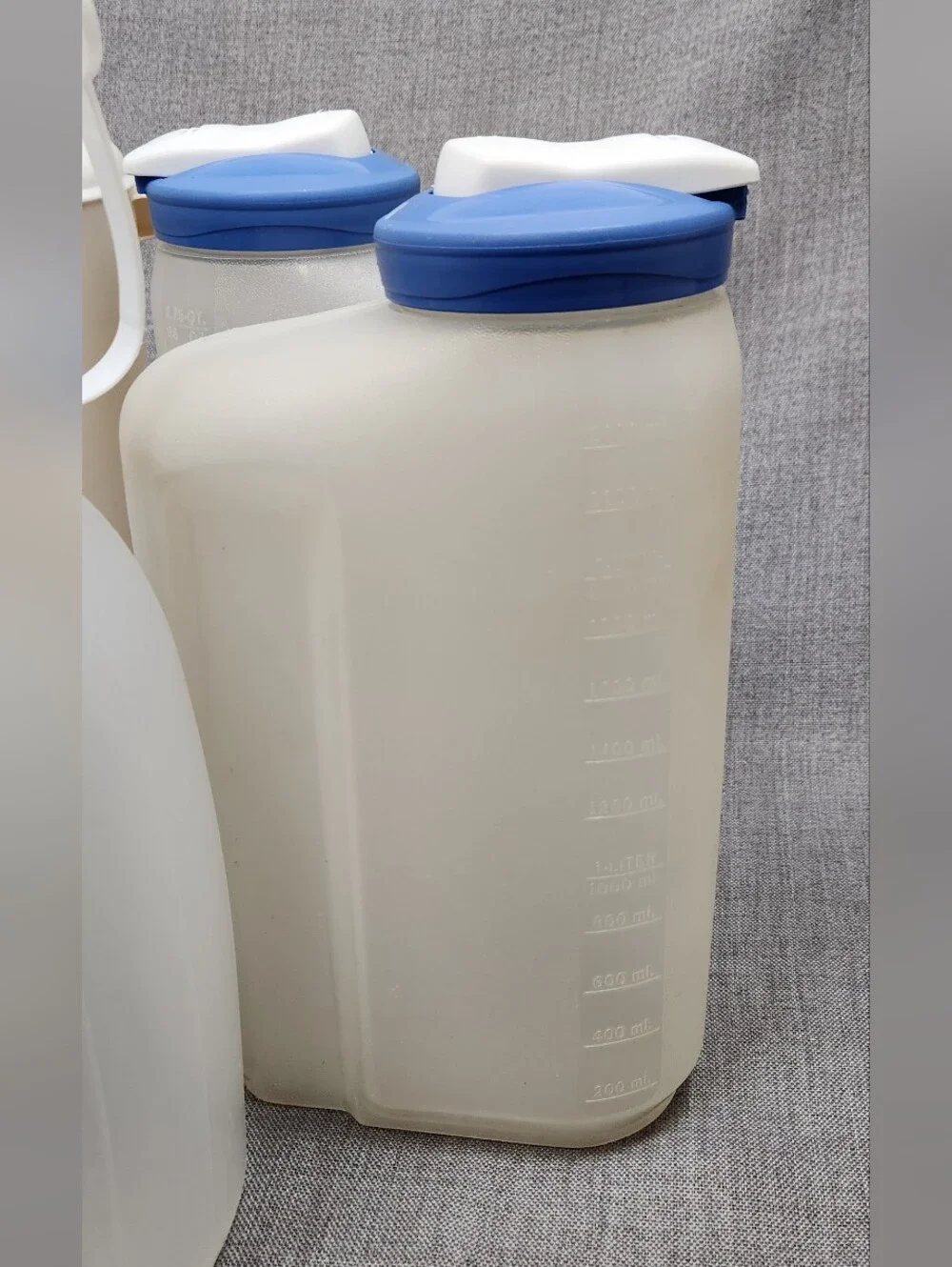 Rubbermaid Pitchers & Liquid Storage Jugs. Easy-grip Handles and Snap Lid Set